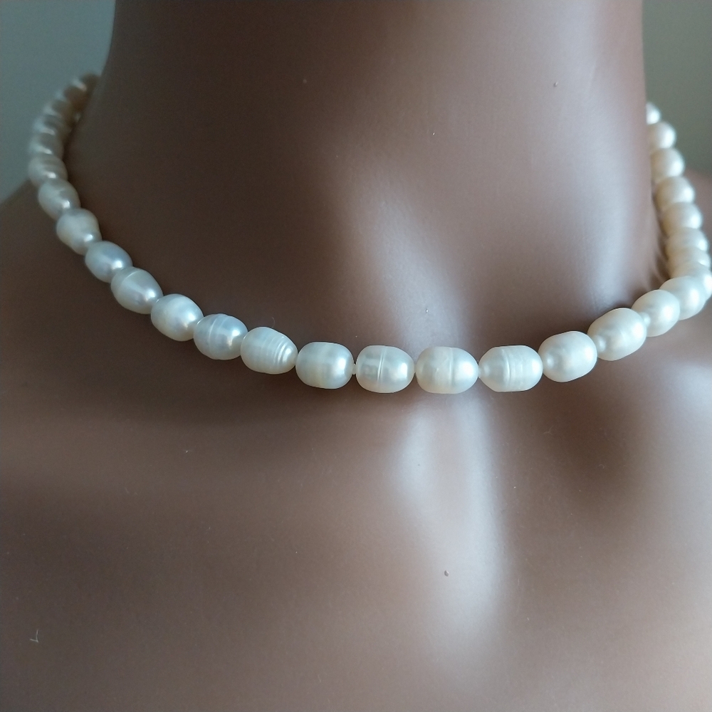 White Freshwater Pearl Necklace - Picture 12 of 12
